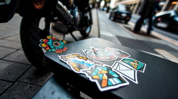 5 idées uniques pour customiser votre moto avec des stickers